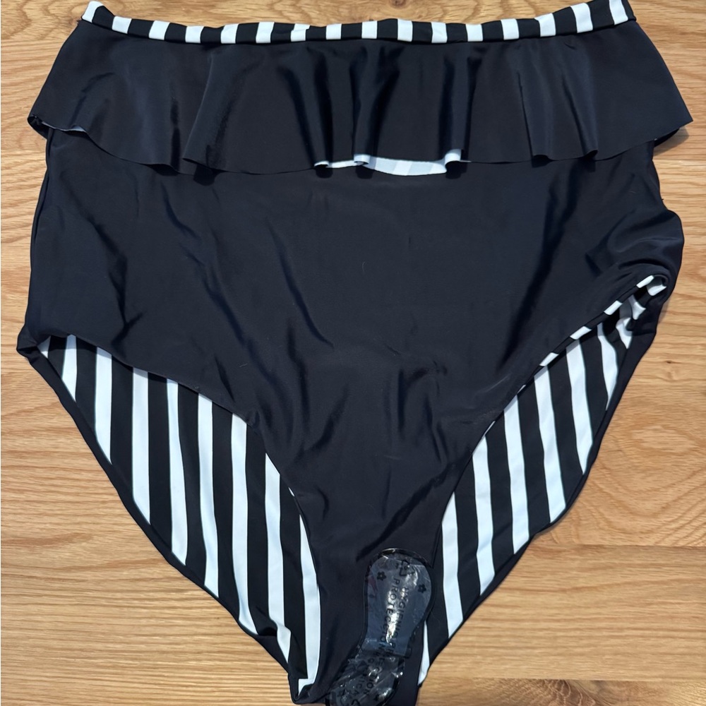 CORAL REEF CABANA REVERSABLE BATHING SUIT BOTTOMS Black White Ruffle Women’s XL